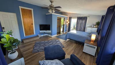 Furnished Room w/ Private Entrance Main Photo