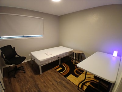 Private room - shared bath Main Photo