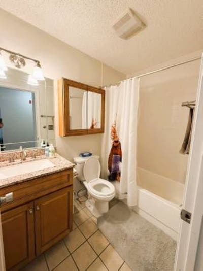 Spacious and bright one-bedroom !!! Main Photo