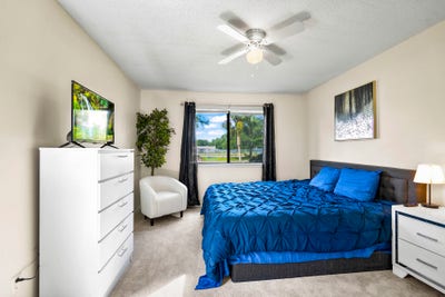 2 bed, 2 bath = no sharing roomie only. Wont find  Main Photo