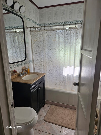 Rent a room. Inmy home Main Photo