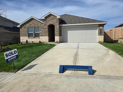 Single story home, 4bdroom with 2 full bath. Main Photo