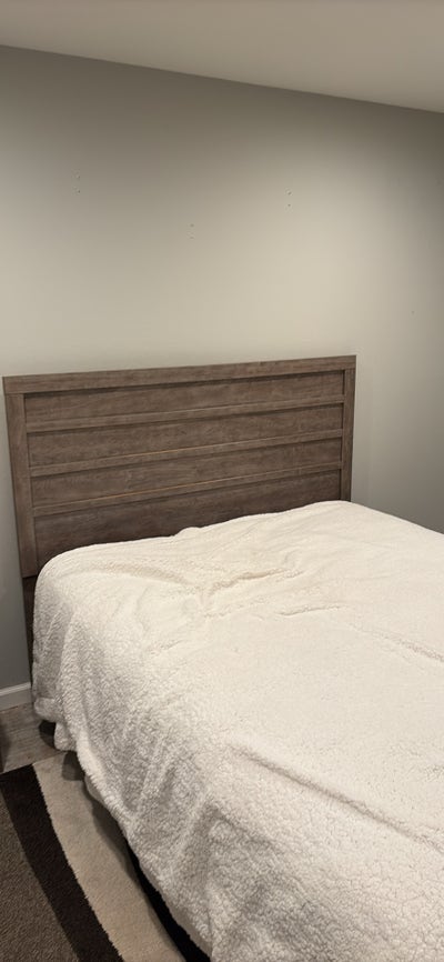 Bed room with shared bathroom Main Photo