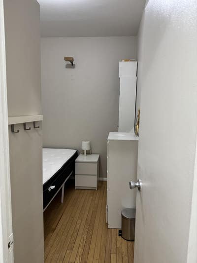 Beautiful Room in Midtown East Main Photo