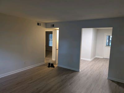 Looking for roomate  Main Photo