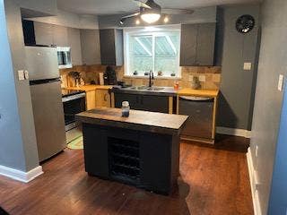 1 BR 1 Bath basement flat with utilities incl Main Photo
