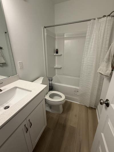 🏡 Female Roommate Wanted | Private Bedroom + Bath Main Photo