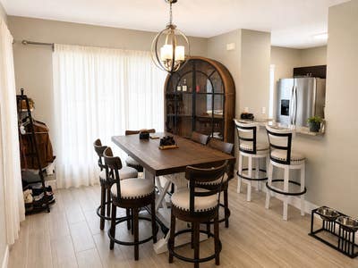 Private Bedroom with Private Bathroom – Brandon, F Main Photo