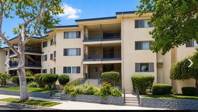Looking for roommate Main Photo