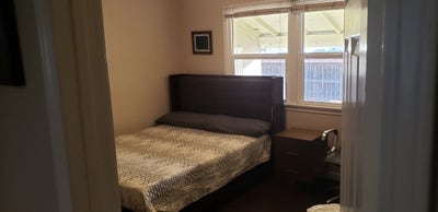 1 room for rent in a large 4 bedroom house  Main Photo