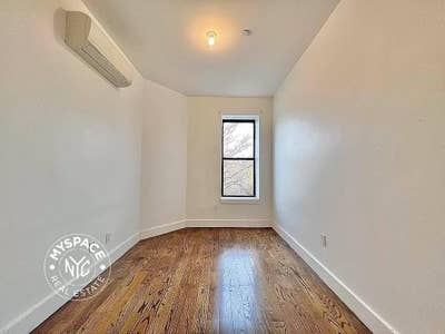 #1151 Renovated 3 bed/ 2.5 bath with large basemen Main Photo