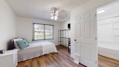  Premium, Luxury, Brand New  LARGE rooms & Common  Main Photo