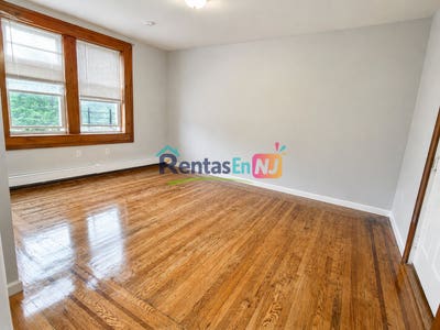 No Broker Fee_Beautiful 1 Bedroom Apartment_Hardwo Main Photo