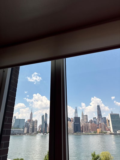Renting Out Spare Bedroom in Lic Main Photo