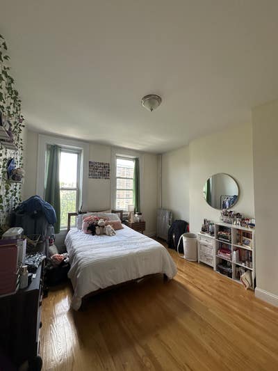 Large Bedroom Available for Rent.  Main Photo