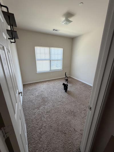 Bedroom in Townhome ! [Girls Preferred] Main Photo