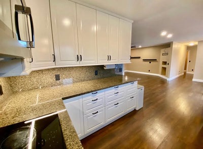 Looking for female roomates/ preferably students:) Main Photo
