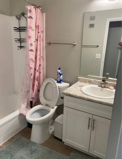 Lakewood excellent location and comfortable room Main Photo