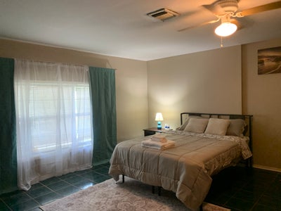 Spacious Furnished Room Near Downtown Houston Main Photo