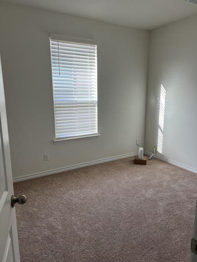 Spare room Main Photo