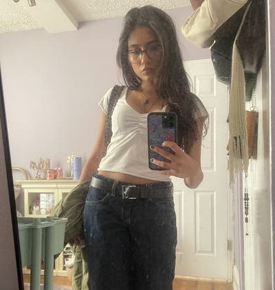 Professional Female seeks a small or large room Main Photo
