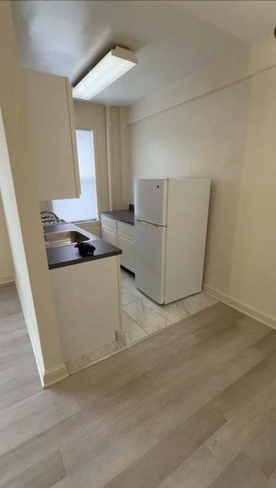 🏢 Studio Apartment Available for Sublease / Lease Main Photo