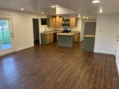 Female room mth all utilities included. Main Photo