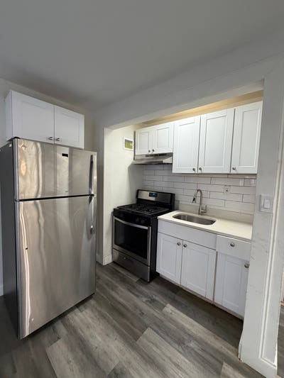 Beautiful Studio Apartment Now Available In East O Main Photo