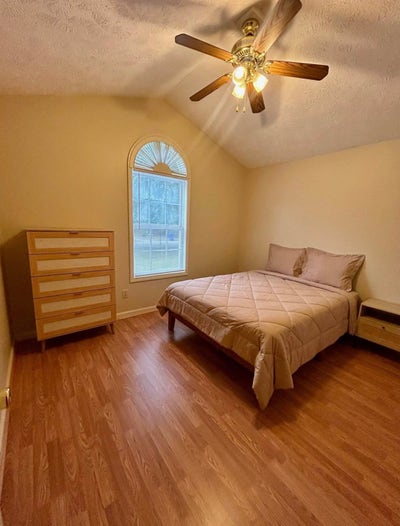 Room for rent  Main Photo