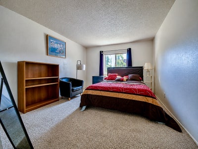 1 room private bath Main Photo