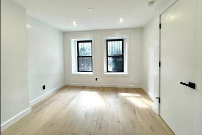 Room available in 4br/2ba, Laundry in unit Main Photo