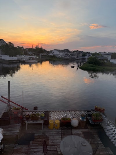 Room for rent-water front home  with parking  Main Photo