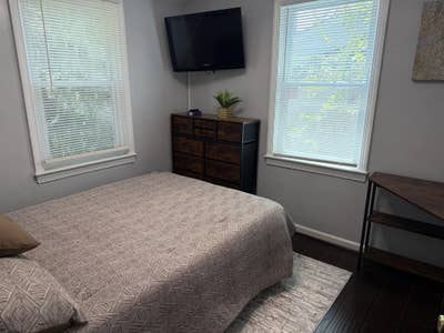 Furnished Room Available – Ideal for Professionals Main Photo