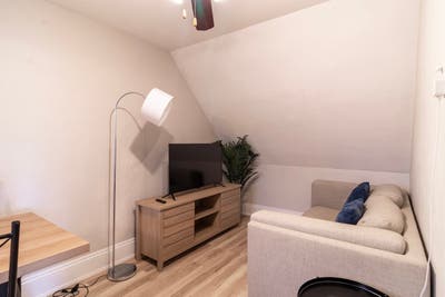Room in Brookline on a flexible lease Main Photo