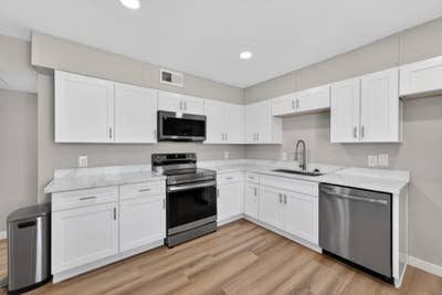 Superhost Remodeled Home  Spacious with 3 Bathroom Main Photo