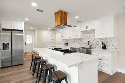 *NEW* Rosenberg Retreat home | Stylish Rooms + Lux Main Photo