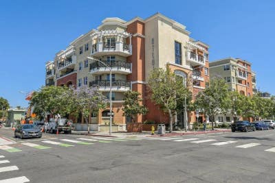  Incredible Hillcrest location! Rareone BR with la Main Photo
