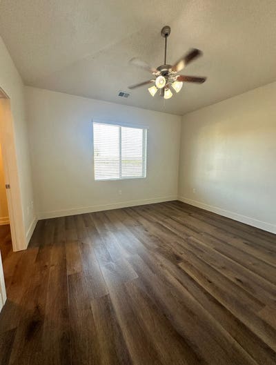 Shared 3 BR 2 full bathroom Condo Main Photo