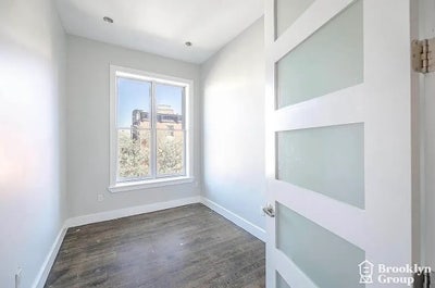 Rooms for rent in prime location  Main Photo