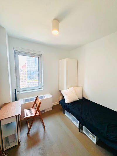 Furnished room in LIC Main Photo