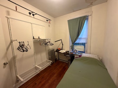 Sunny 1 Bed Prime CH, fire escape, close to subway Main Photo