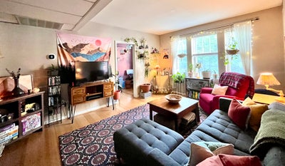 Sunny Room Available in Colonial Village! Main Photo