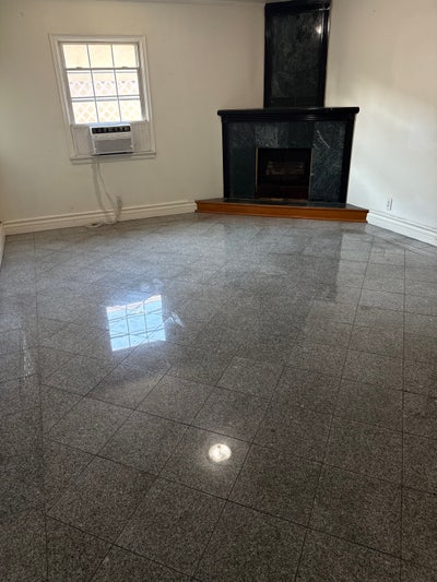 Big room with fireplace and ac  Main Photo