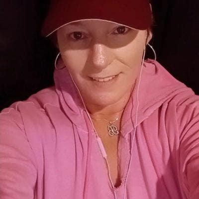 Hard working  52 yr old female seeks room/,housesh Main Photo