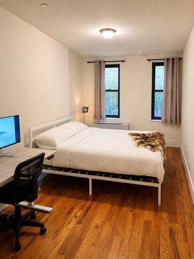 Private Master Bedroom with En-suite - Midtown Main Photo