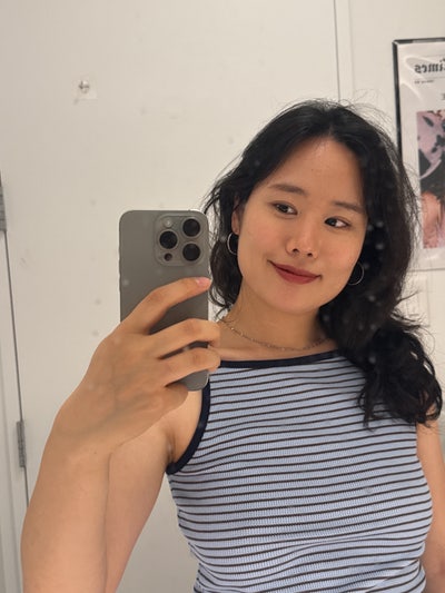 Looking for a female roommate to sign a 12month  Main Photo