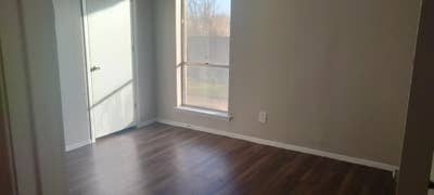 Room for rent in 2 bed 1 bath apartment Main Photo