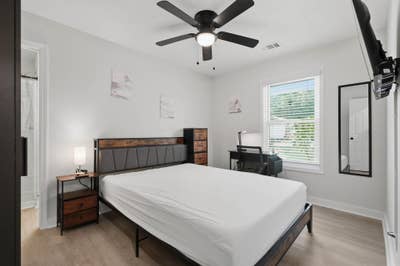  Modern & Spacious Home: Fully Furnished, Comfy Sh Main Photo