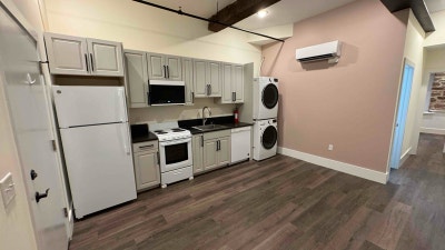 1 br apartment_uniquestone wallsin refurbished chu Main Photo