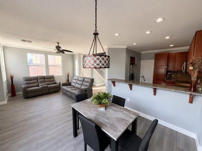 Peaceful, Newly Remodeled Room for Rent – South Main Photo